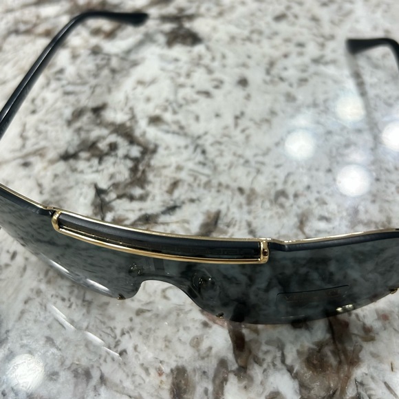 New sunglasses - Picture 2 of 4